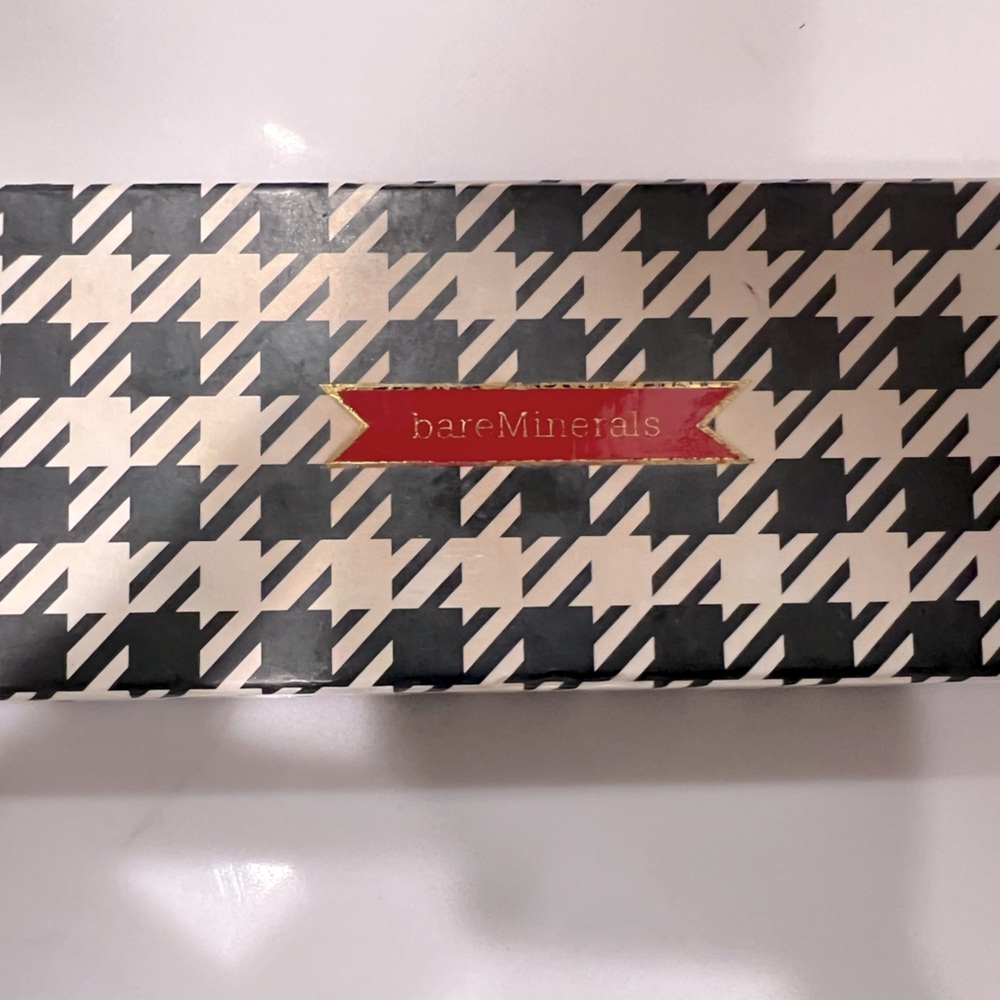 Bare minerals make up compact